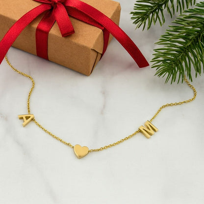collana con iniziali e cuore due lettere per un legame speciale