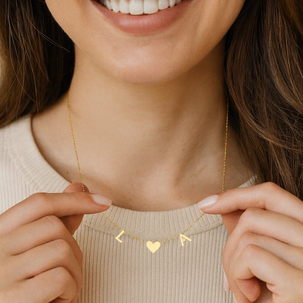 collana con iniziali e cuore due lettere per un legame speciale