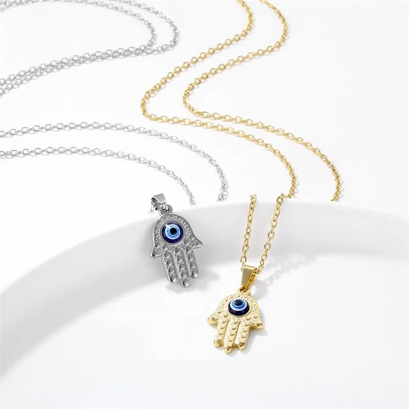 collana personalizzata con ciondolo mano di fatima e incisione
