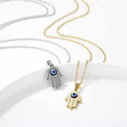 collana personalizzata con ciondolo mano di fatima e incisione