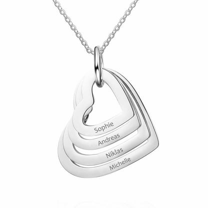 collana personalizzata con nomi su cuori in acciaio