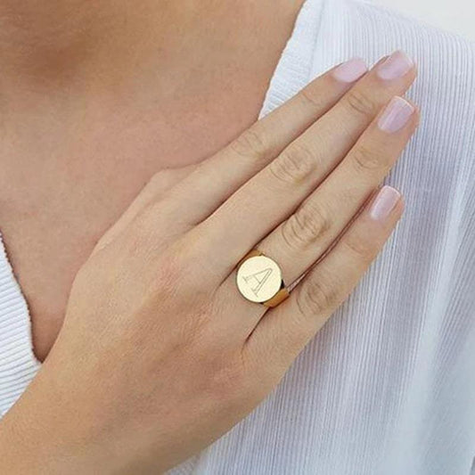 Anello con Iniziale Personalizzato in Acciaio Inox